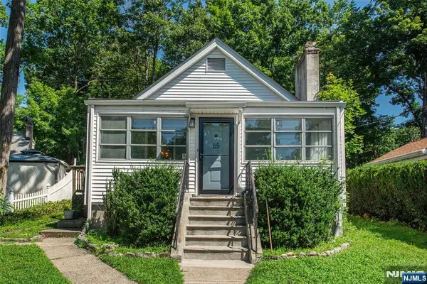 65 Kraft Place, Ringwood, NJ 07456