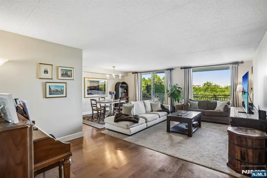 1077 River Road 303, Edgewater, NJ 07020 - #3