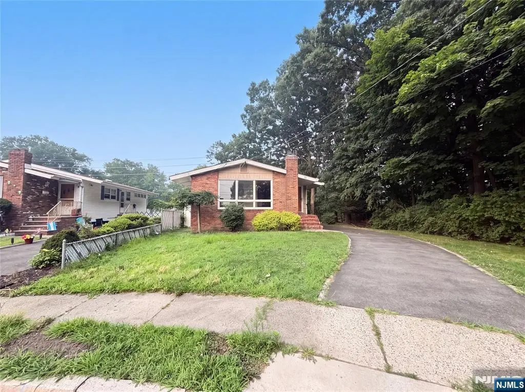 35 Dapp Court, Elmwood Park, NJ 07407 - #1