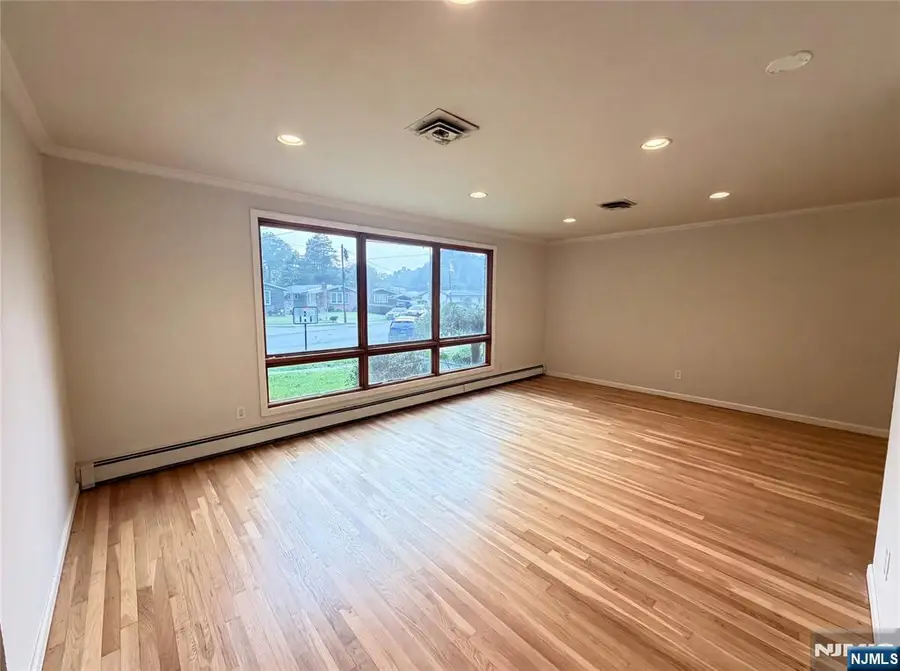 35 Dapp Court, Elmwood Park, NJ 07407 - #3