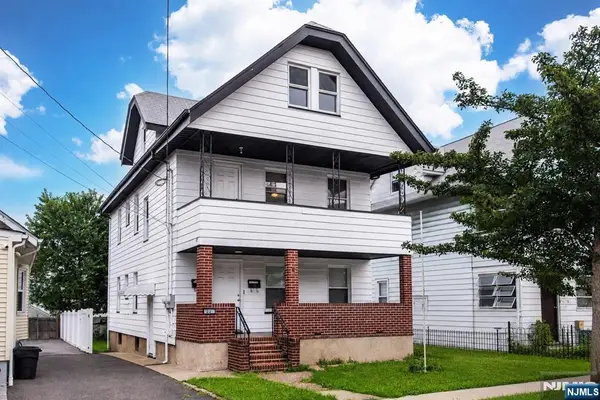 22 Comfort Place, Clifton, NJ 07011