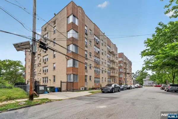 19 Lyons 204, Newark, NJ 07112