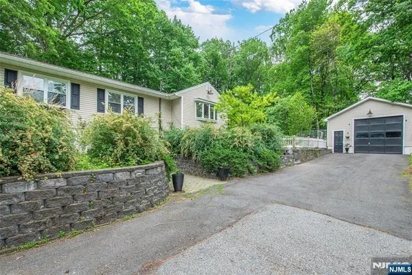 9 Albert Street, West Milford, NJ 07480