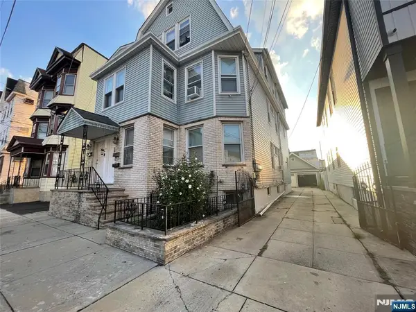 13 WINDSOR Street, Kearny, NJ 07032