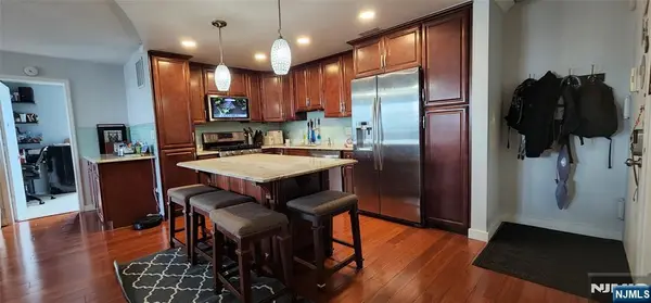 555 North Avenue 11E, Fort Lee, NJ 07024
