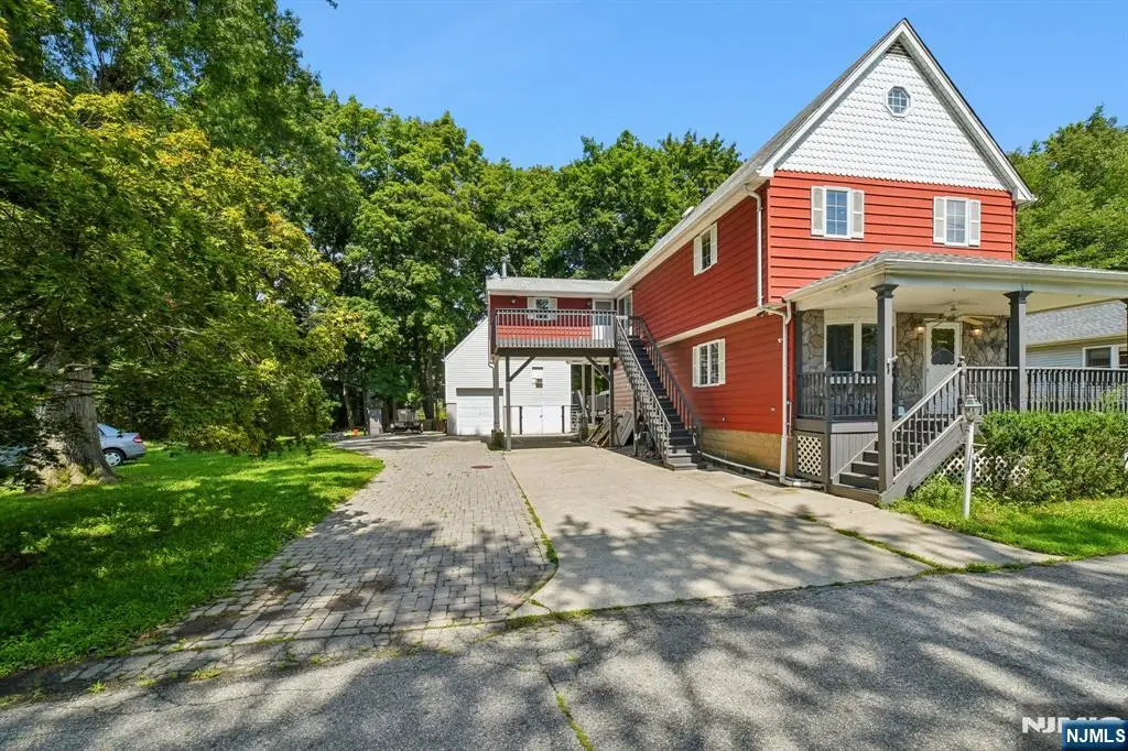 26 Grandview Avenue, Oakland, NJ 07436 - #1