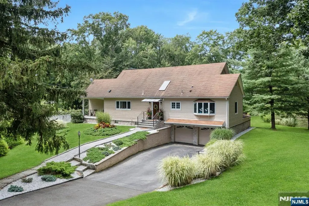 25 Bryers Lane, Upper Saddle River, NJ 07458 - #1