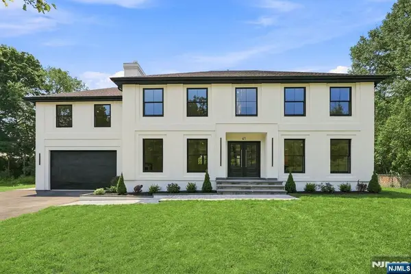 41 Pino Court, Clifton, NJ 07013