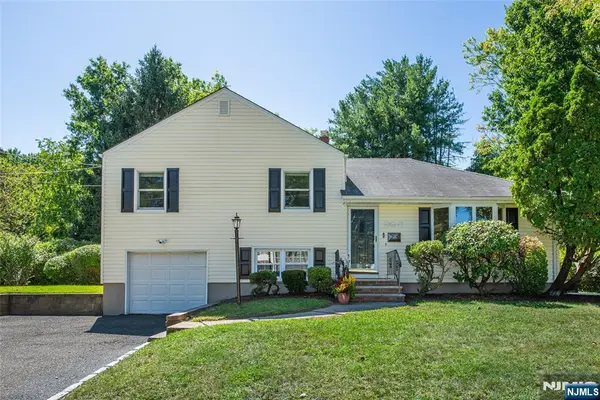 8 Judith Place, Wayne, NJ 07470