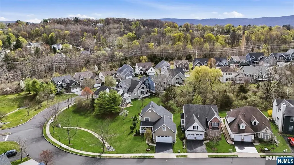 2 Bluffs Court, Hamburg, NJ 07419 - #1