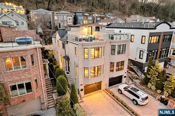 48 Myrtle Avenue, Edgewater, NJ 07020