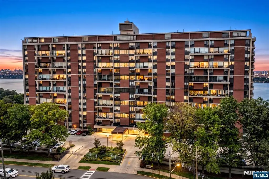 3 Horizon 1002, Fort Lee, NJ 07024 - #1