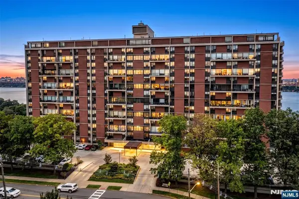 3 Horizon 1002, Fort Lee, NJ 07024