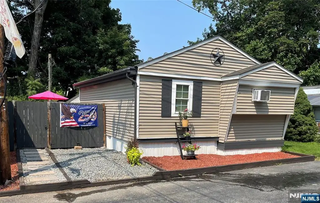 61 Travelo Drive, Wayne, NJ 07470 - #1