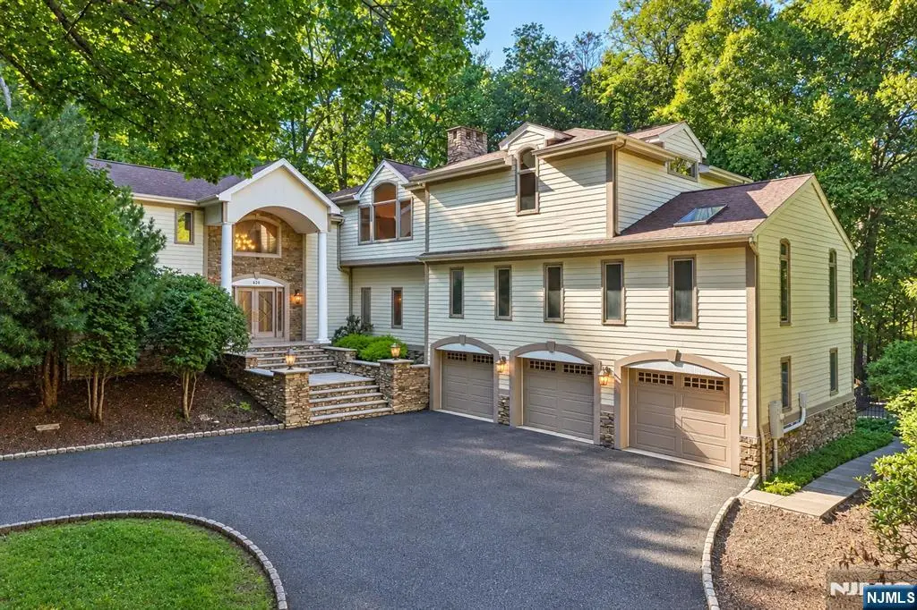 628 Omaha Way, Franklin Lakes, NJ 07417 - #1