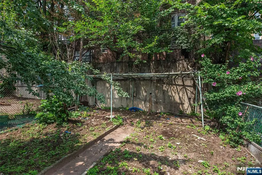 212 Garside Street, Newark, NJ 07104 - #3