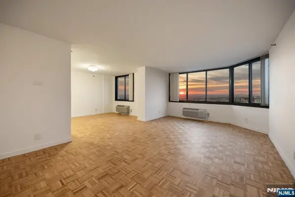 1265 15th Street 14C, Fort Lee, NJ 07024