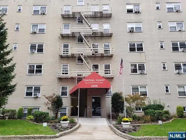 2205 N Central Road 5B, Fort Lee, NJ 07024 - #1