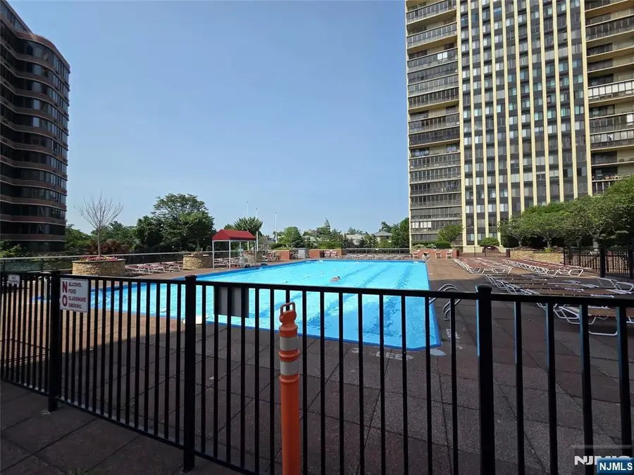 100 Carlyle Drive C04J, Cliffside Park, NJ 07010 - #3