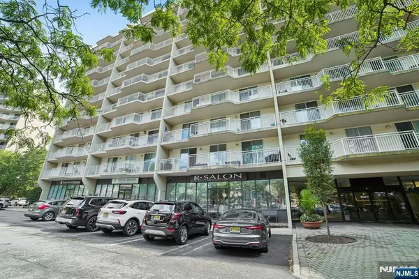 1055 River Road 312, Edgewater, NJ 07020