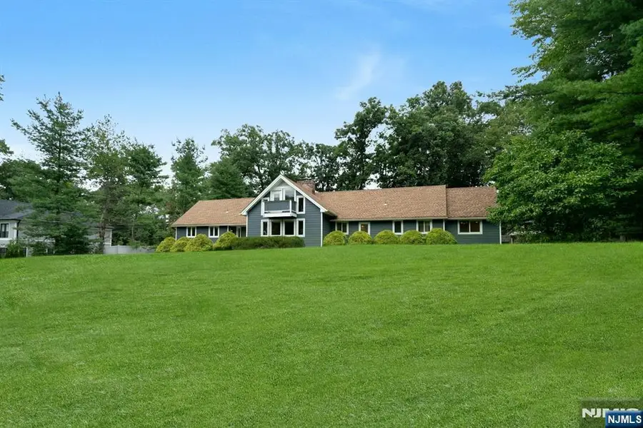 15 Candlestick Lane, Upper Saddle River, NJ 07458 - #2
