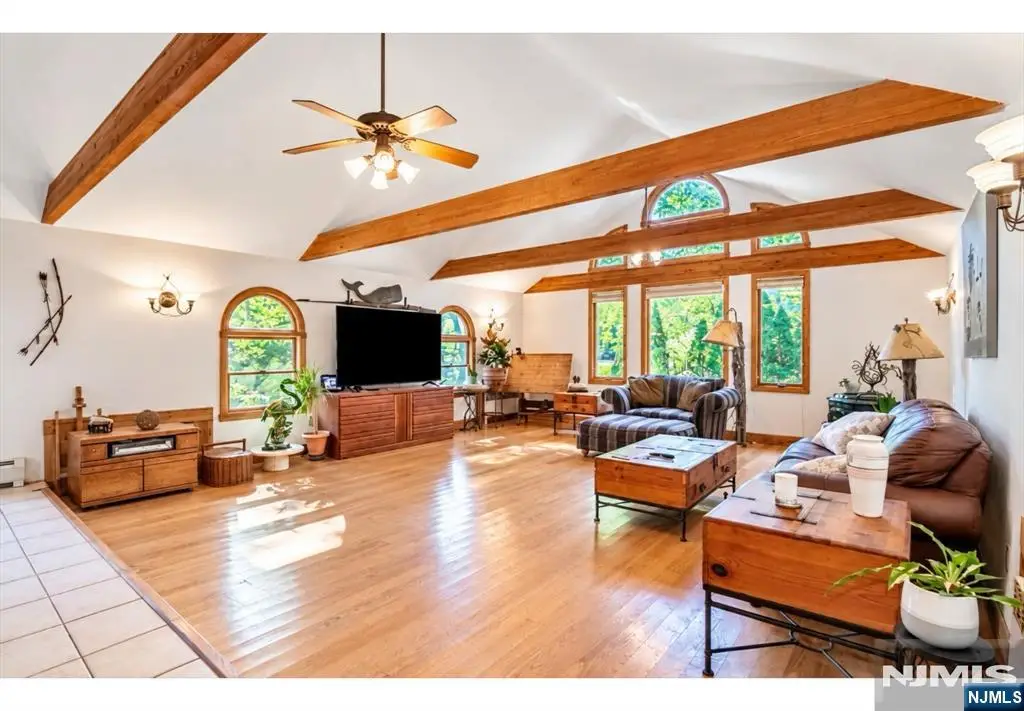 10 Locust Lane, Mahwah, NJ 07430 - #1
