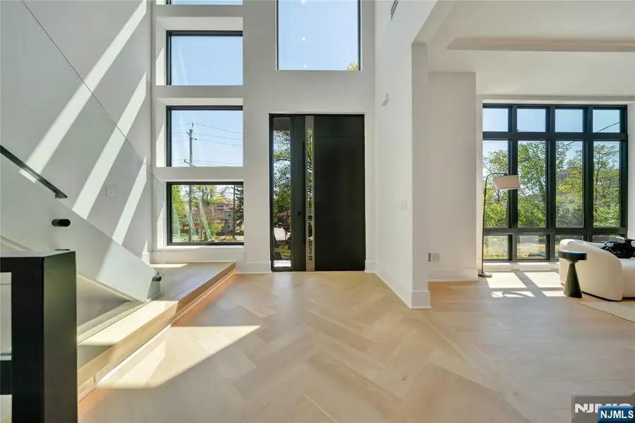 1077 Abbott Boulevard, Fort Lee, NJ 07024 - #2