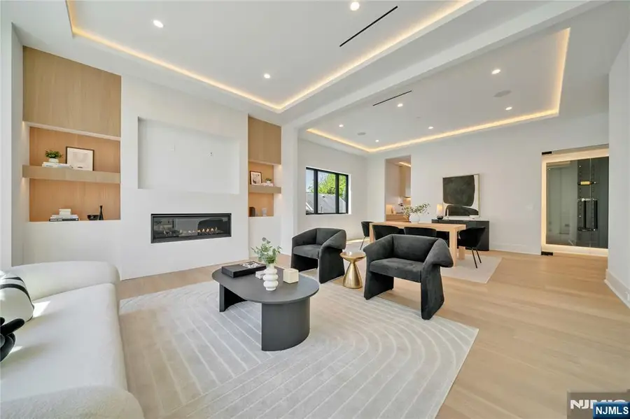 1077 Abbott Boulevard, Fort Lee, NJ 07024 - #3