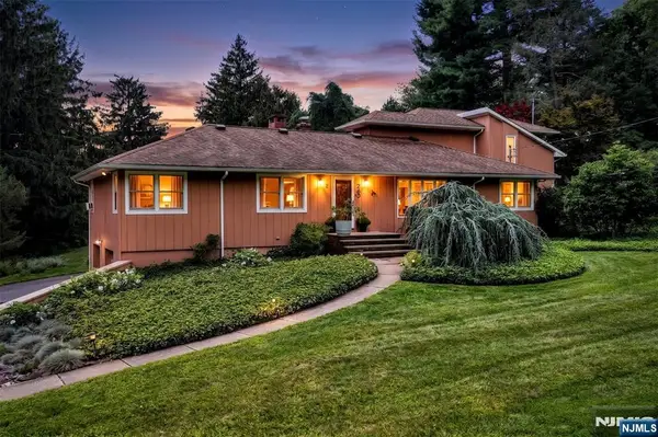 285 Sunset Road, Pequannock Township, NJ 07444