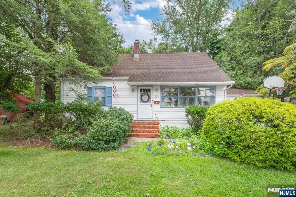 234 E Glen Avenue, Ridgewood, NJ 07450 - #1