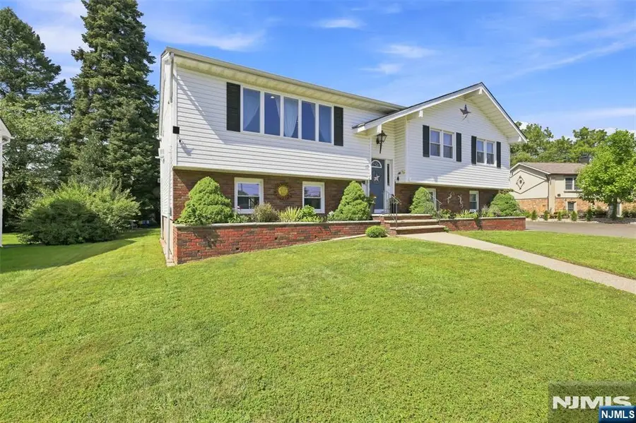 17 Dando Court, Clifton, NJ 07013 - #2