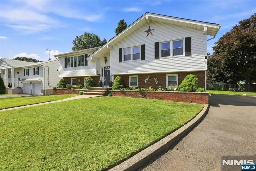 17 Dando Court, Clifton, NJ 07013 - #3