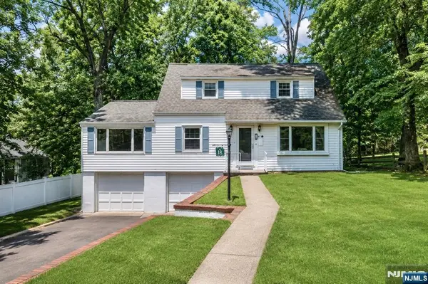 18 Mountainside Drive, Wayne, NJ 07470