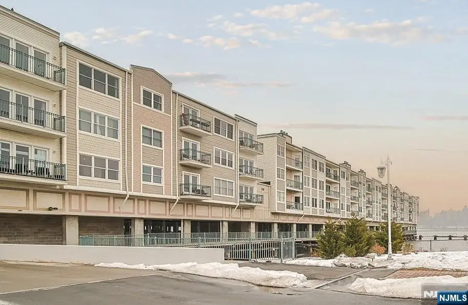 321 The Promenade, Edgewater, NJ 07020 - #1