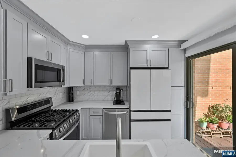 5 Yorkview Drive, Edgewater, NJ 07020 - #2