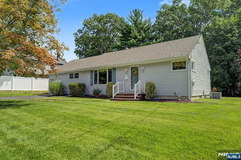 5 Holyoke Drive, Oakland, NJ 07436 - #1