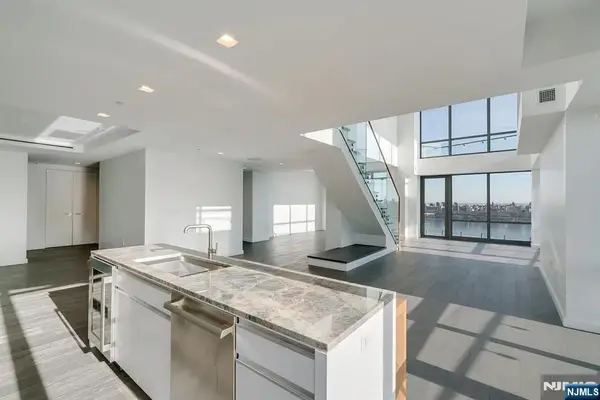 320 Adolphus Avenue 1415, Cliffside Park, NJ 07010