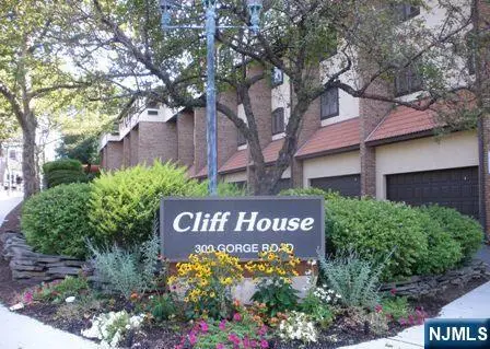 300 Gorge Road 6, Cliffside Park, NJ 07010