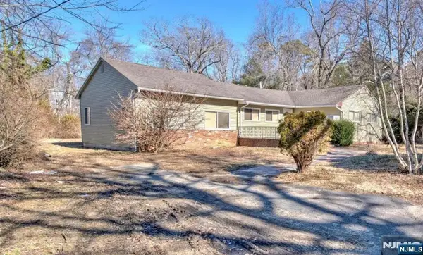 192 5th Street, Howell, NJ 07731