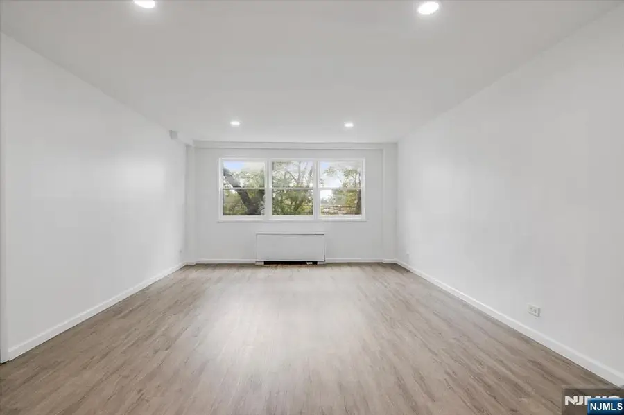 39 E 39th Street 2J, Paterson, NJ 07514 - #2