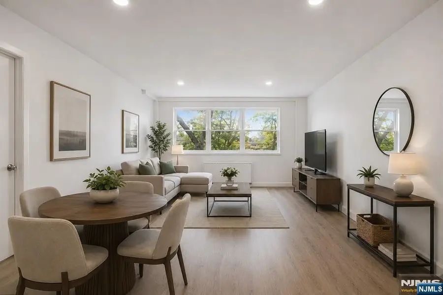 39 E 39th Street 2J, Paterson, NJ 07514 - #3