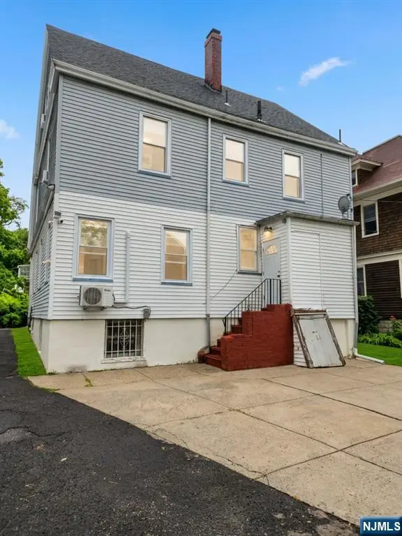 19 Cloverhill Place, Montclair, NJ 07042