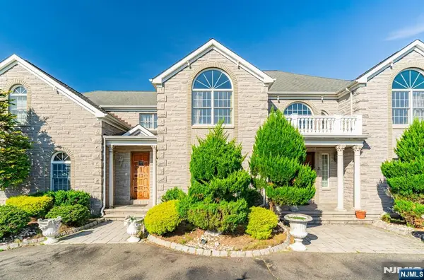 3 Topaz Court, Marlboro, NJ 07746