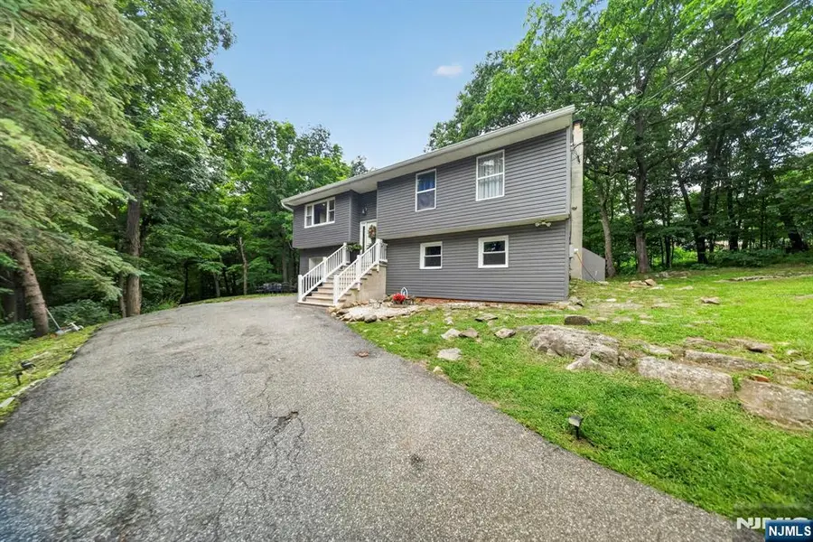 5 Lawrence Drive, Vernon, NJ 07422 - #2