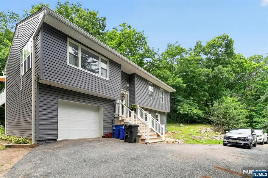 5 Lawrence Drive, Vernon, NJ 07422 - #3