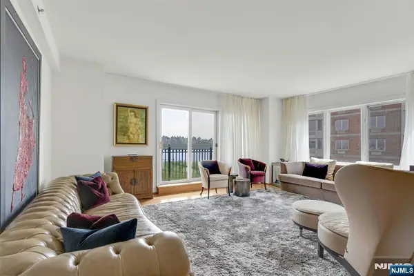 3219 City Place, Edgewater, NJ 07020