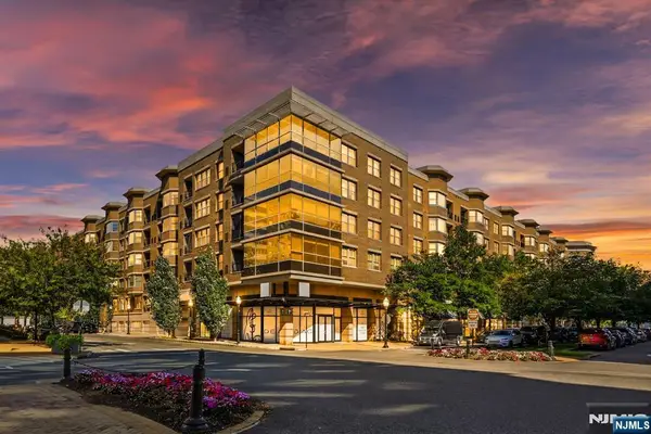 20 Ave At Port Imperial 233/ 235, West New York, NJ 07093