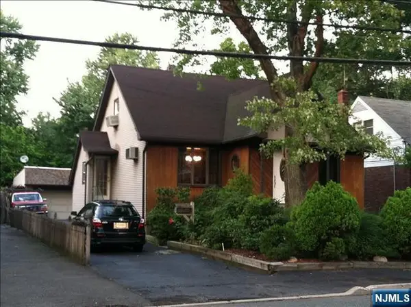 25 Farview Terrace, Paramus, NJ 07652