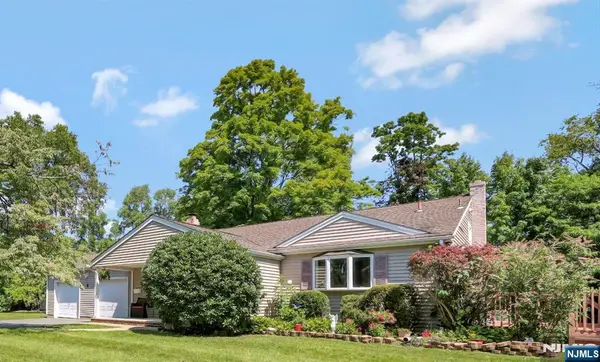 8 Libby Avenue, Pequannock Township, NJ 07444
