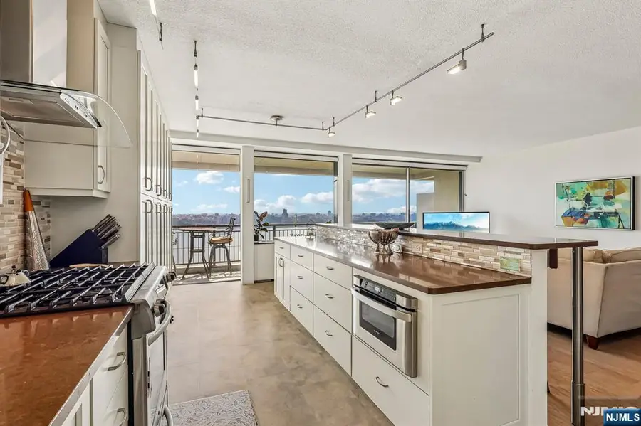 4 Horizon Road #1015, Fort Lee, NJ 07024 - #2